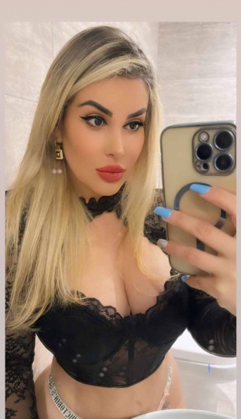A selfie of a very sexy blonde with amazing blowjob lips 
