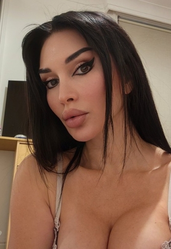 Selfie gallery profile picture of sexy Russian escort Rosaline 