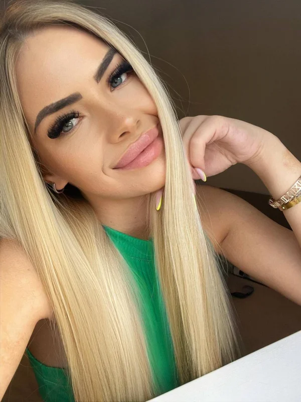 Selfie of a very sexy blonde escort based in Kensington 