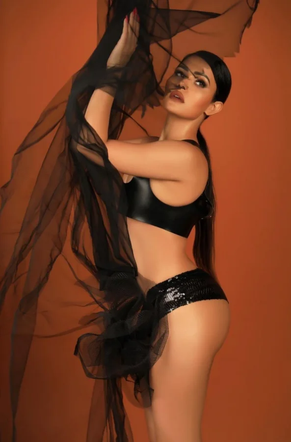 London escort Anitta is wearing black latex lingerie 