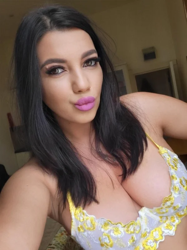 Busty escort Beauty wearing a yellow bra 