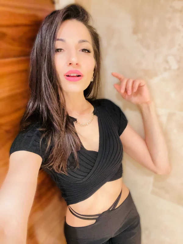 Anita showing off her perfect lips in this selfie 