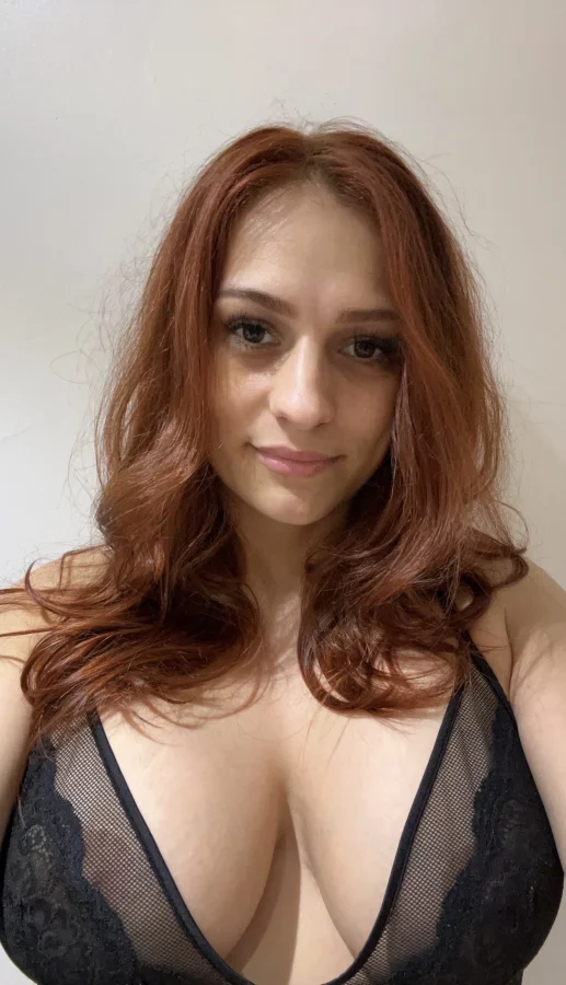 Selfie of busty Eastern European escort Bobbi  