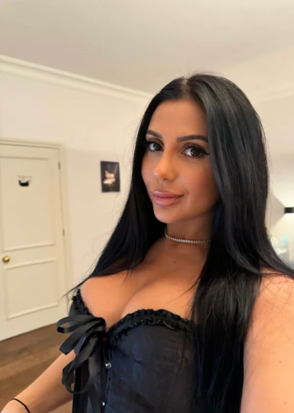 Aylin looks very sexy wearing a black top in this selfie 